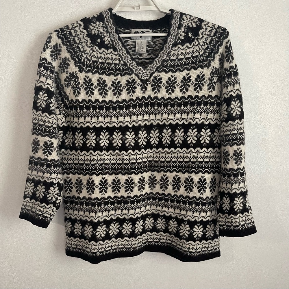 Marc New York women’s Nordic Sweater L VNeck black white angora lambs wool